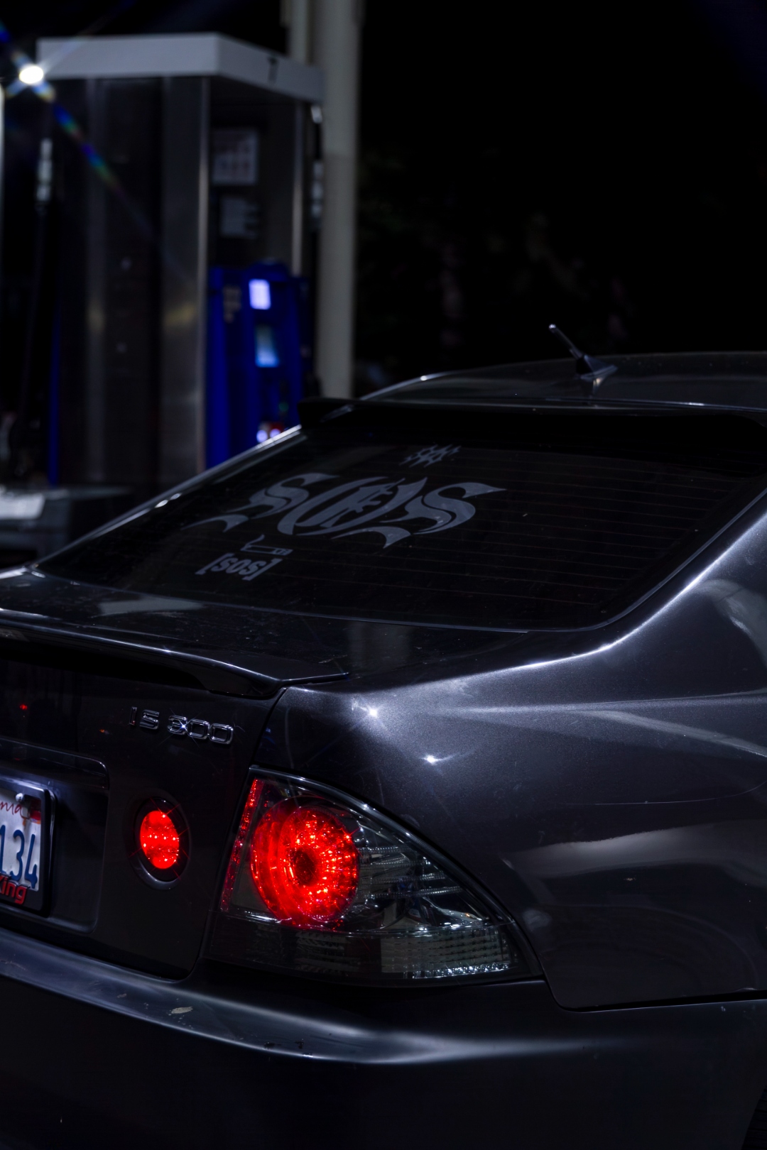 Lexus IS300 taillights glowing red